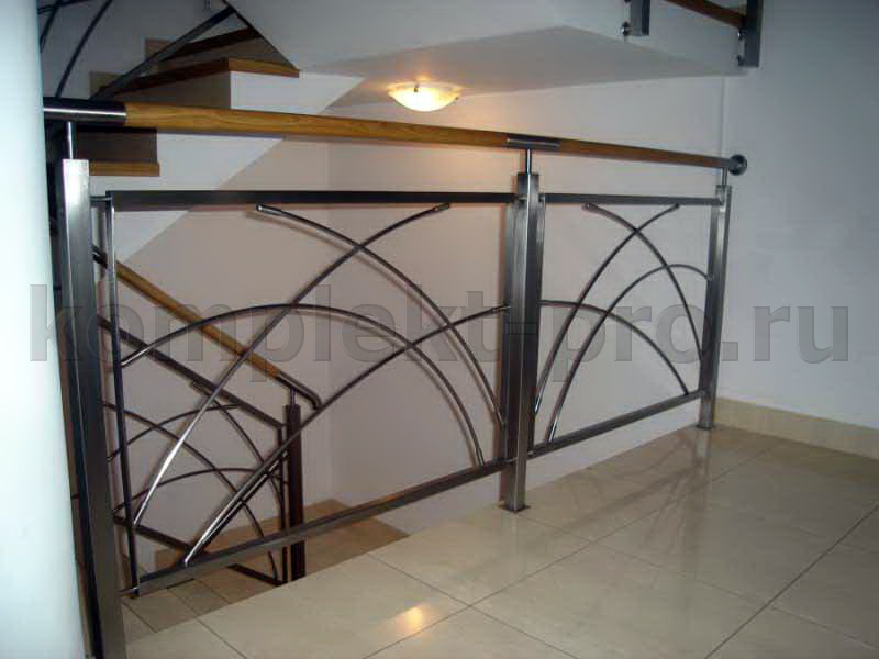 Огр. дизайн. (AISI201) 900/поручень дуб 40мм/стойка 40х40мм/заполнение 20х20мм/пруток 12мм