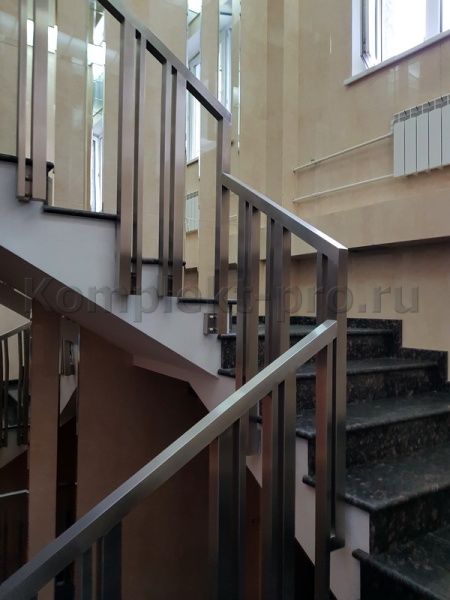 Огр. дизайн. (AISI430) 900/поручень 50х50х1,5мм/стойка 50х50х1,5/50х25х1,5мм