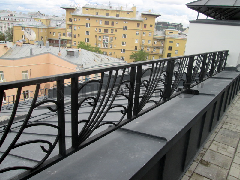 Огр. парапета декор.(Ст3) 600х2000/каркас 30х30х1,5/заполнение 14х14мм