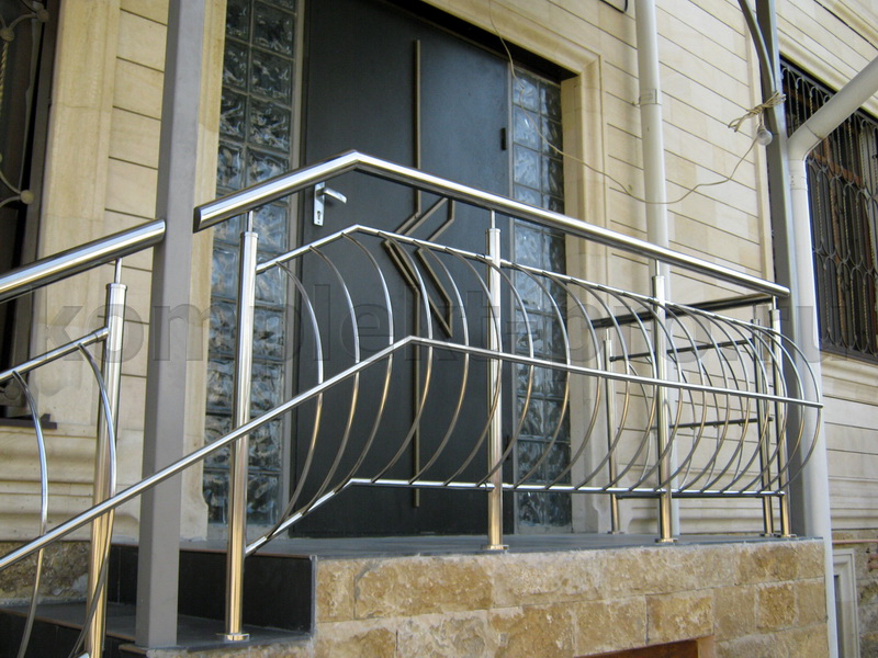 Огр. дизайн. (AISI304) 900/поручень 51,8х1,5мм/стойка 38,1х1,5/дуги 16/12мм