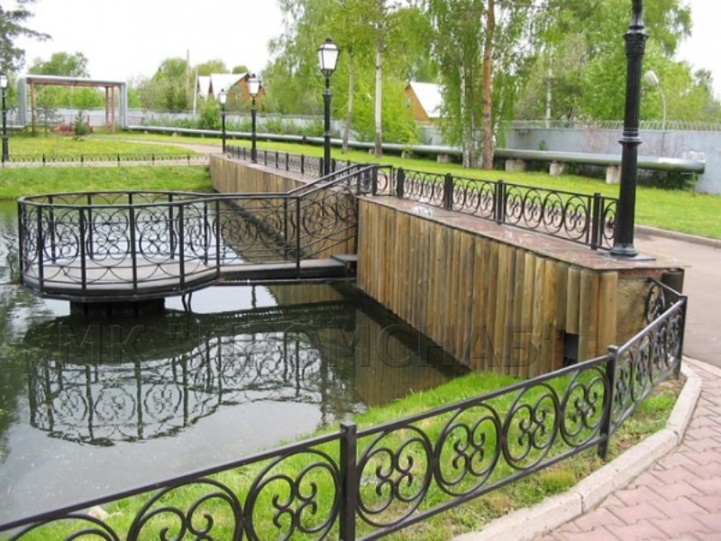 Огр.газона (Ст3) 500х2000/перемычки 40х20х1,5мм/стойка 40х40х1,5мм/кольца 20х20х1,5мм/полоса 20х3мм